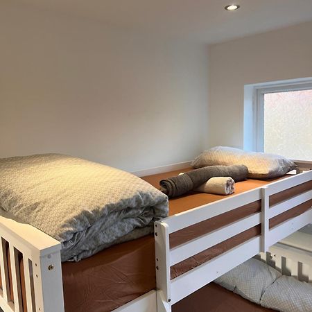 1 Bedroom & Bathroom Dorney Extérieur photo