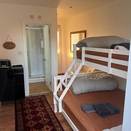 1 Bedroom & Bathroom Dorney Extérieur photo