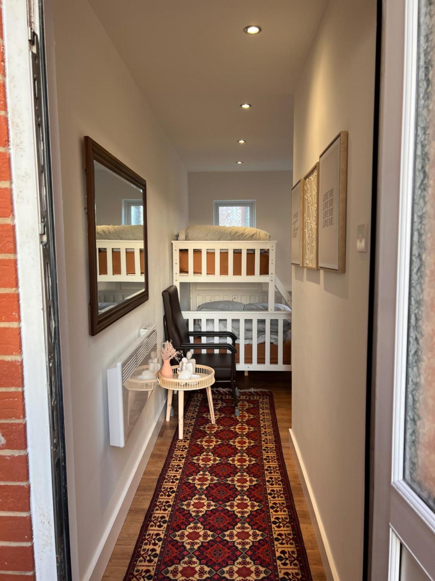 1 Bedroom & Bathroom Dorney Extérieur photo
